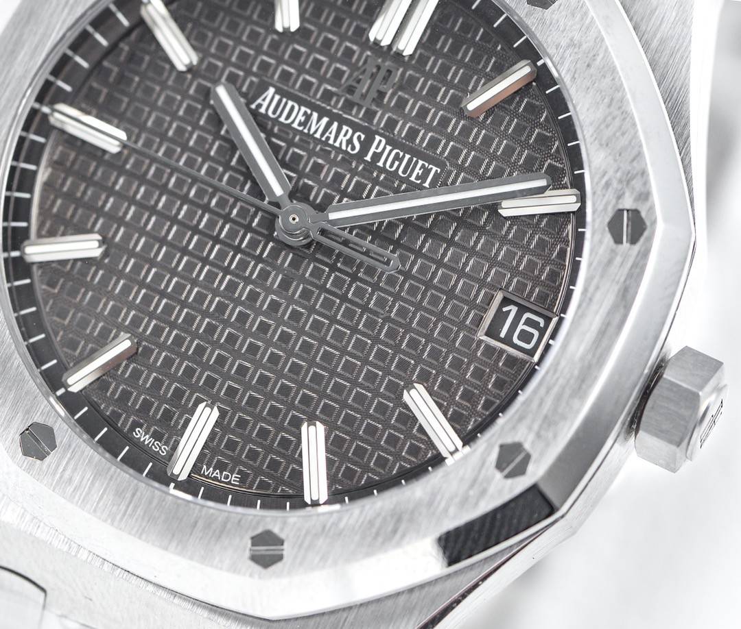 Audemars Piguet Royal Oak 15500 Series Men's Watch 41mm