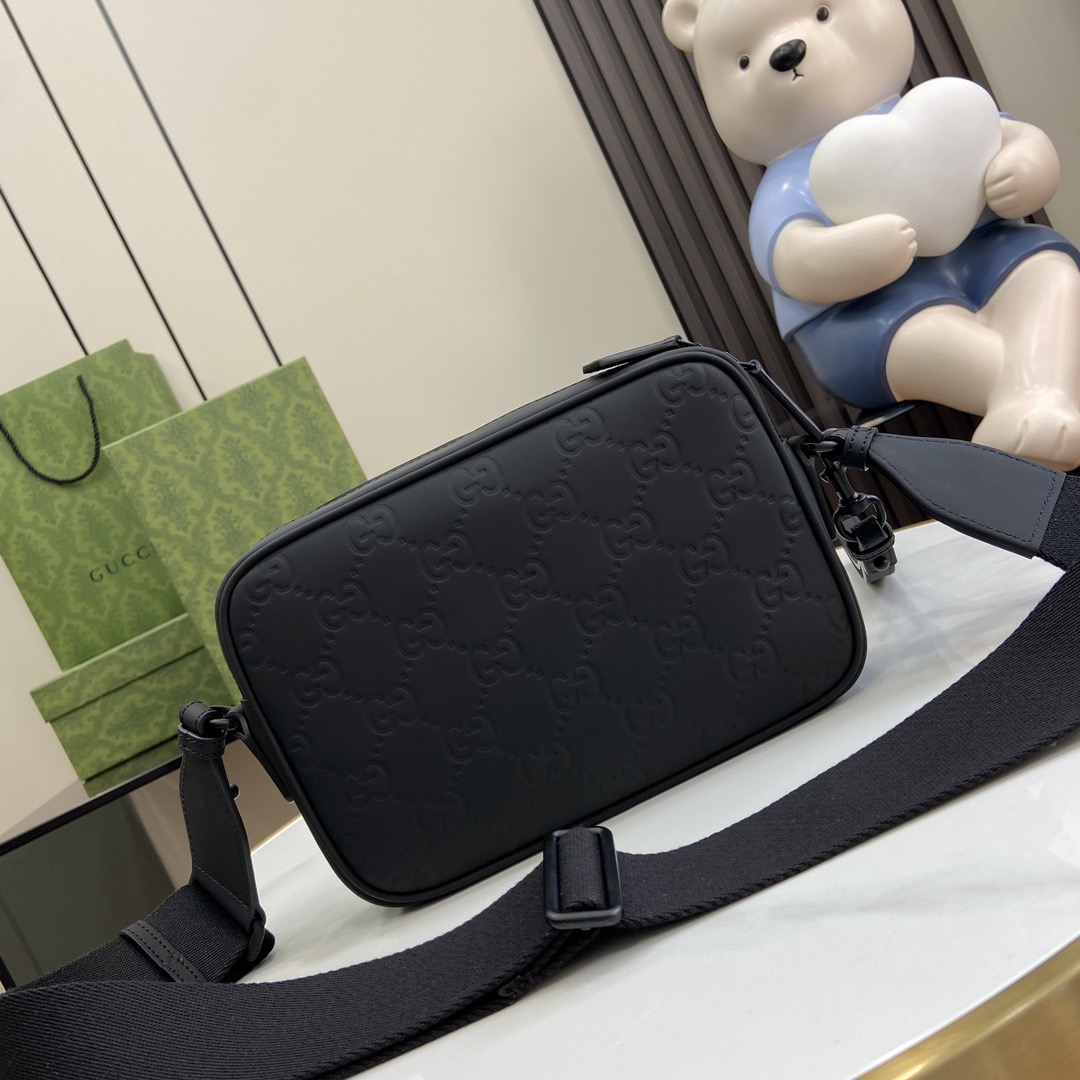 G*u*i crossbody bags a range of men's bags in black rubber effect leather model: 771293. dimensions: 17* 24* 5cm