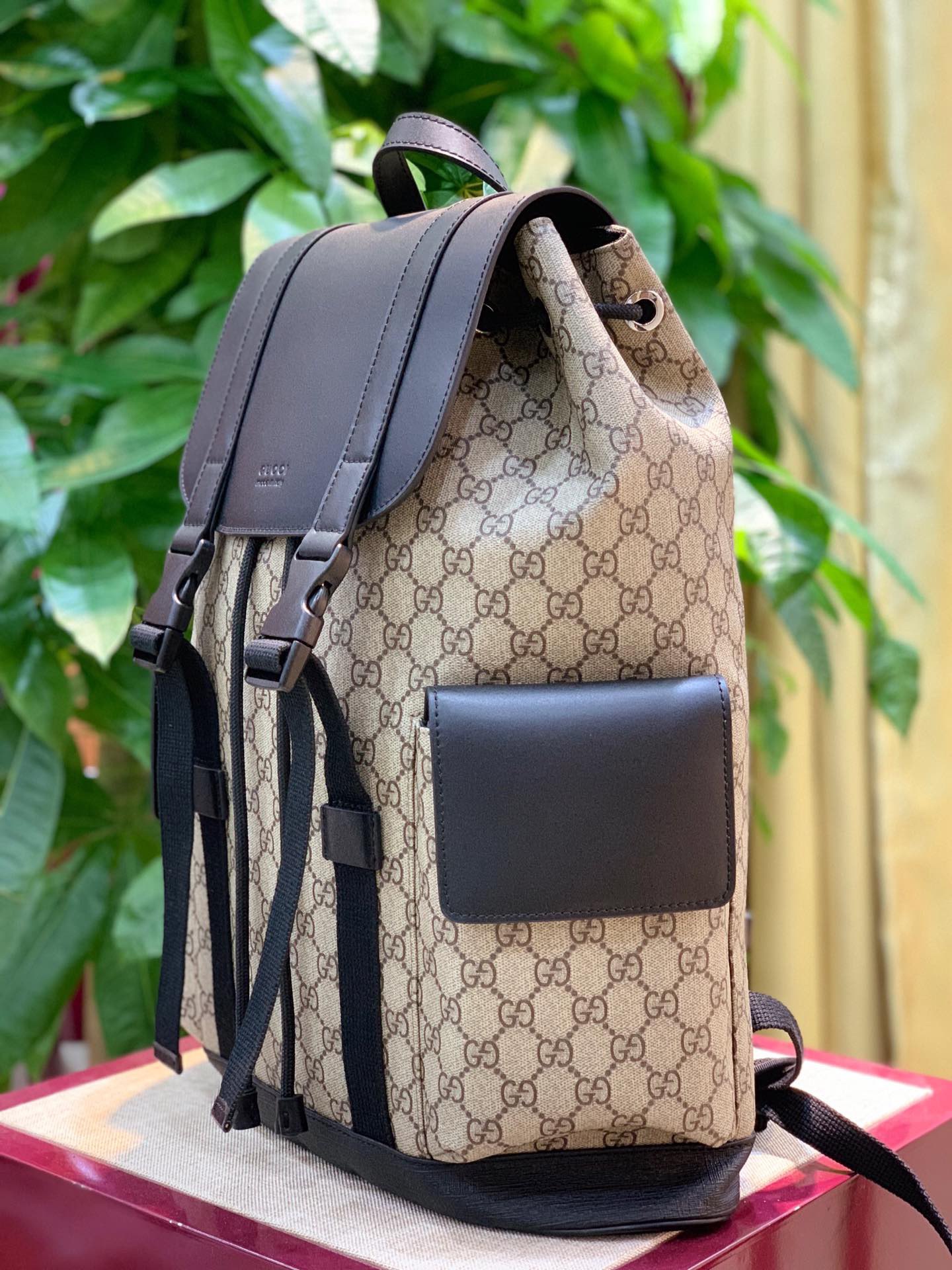 G*u*i backpack model:495563