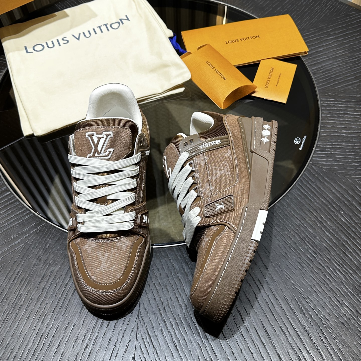 L*V TRAINER Sneakers
