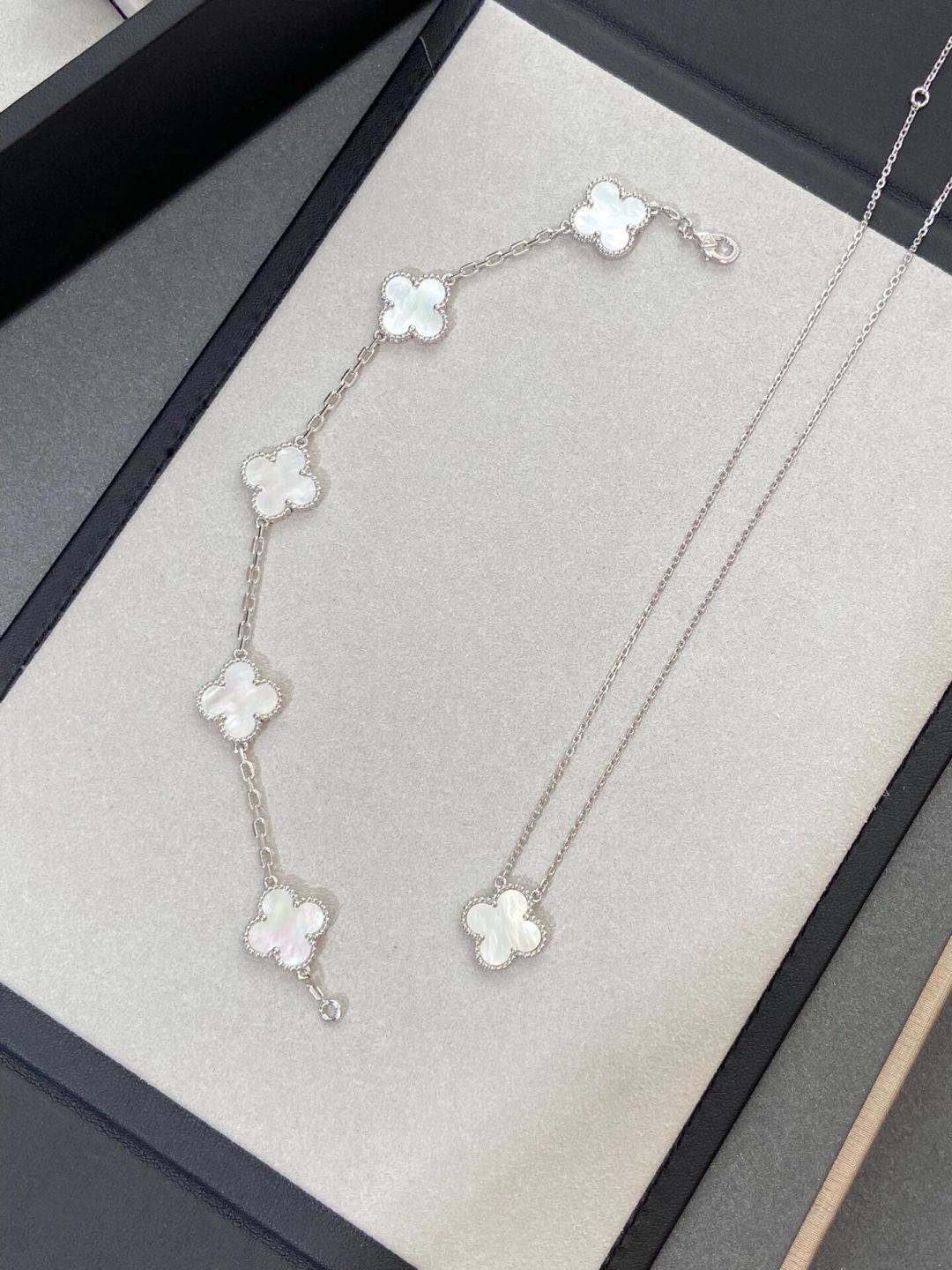 Vca Vintage Alhambra Pendant