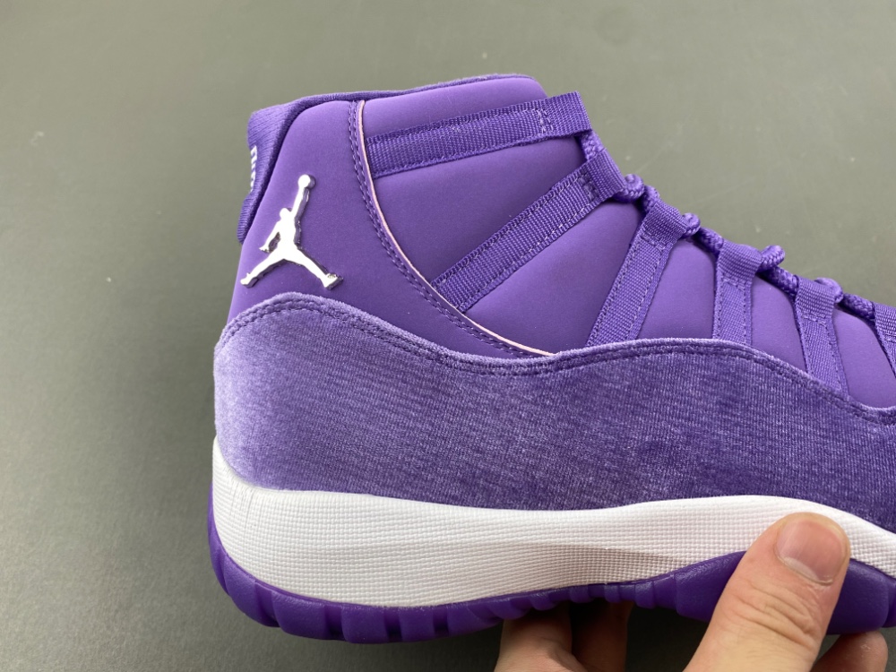 Air Jordan 11  CT8012-555