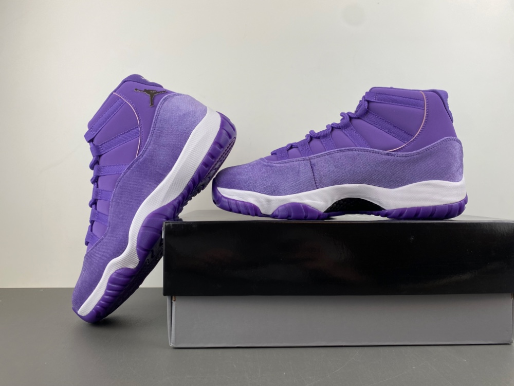 Air Jordan 11  CT8012-555