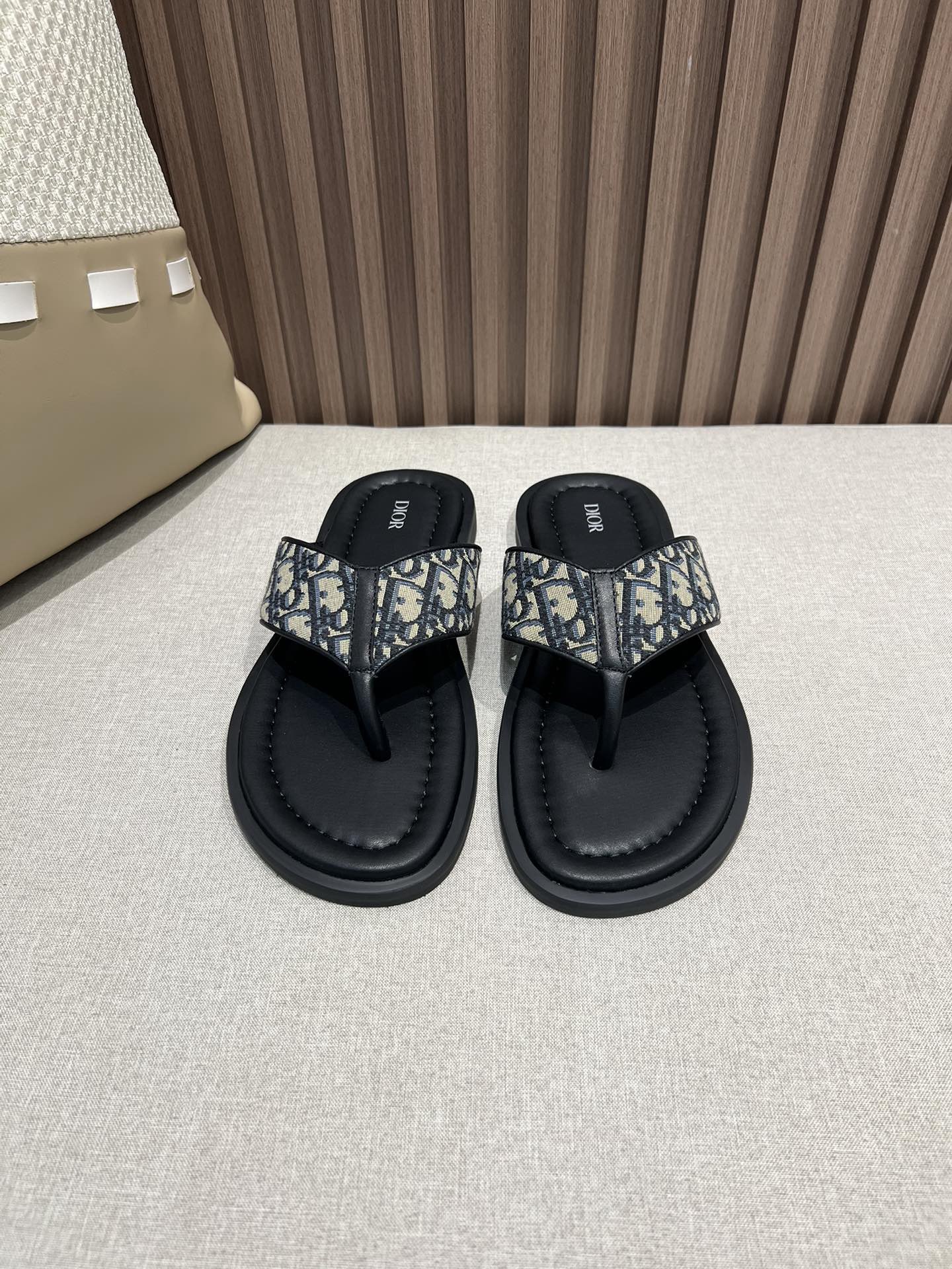 Dior slide