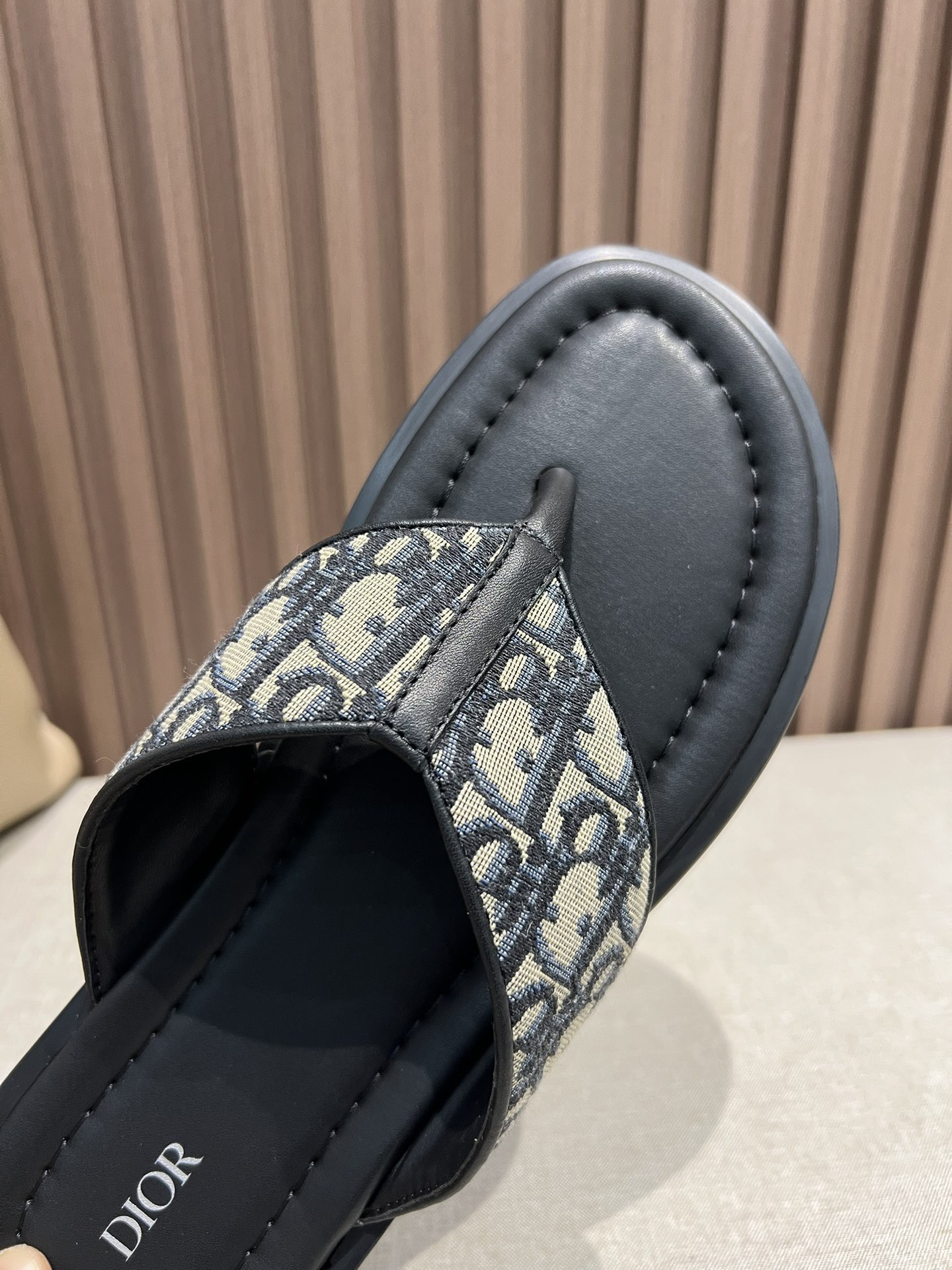 Dior slide