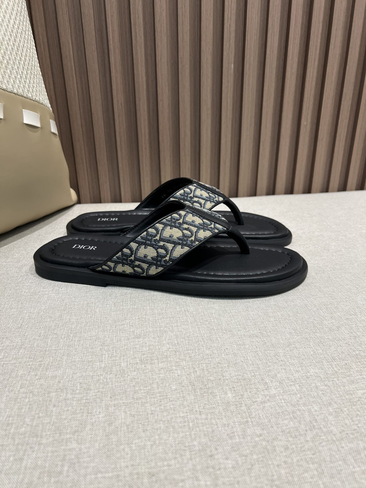 Dior slide