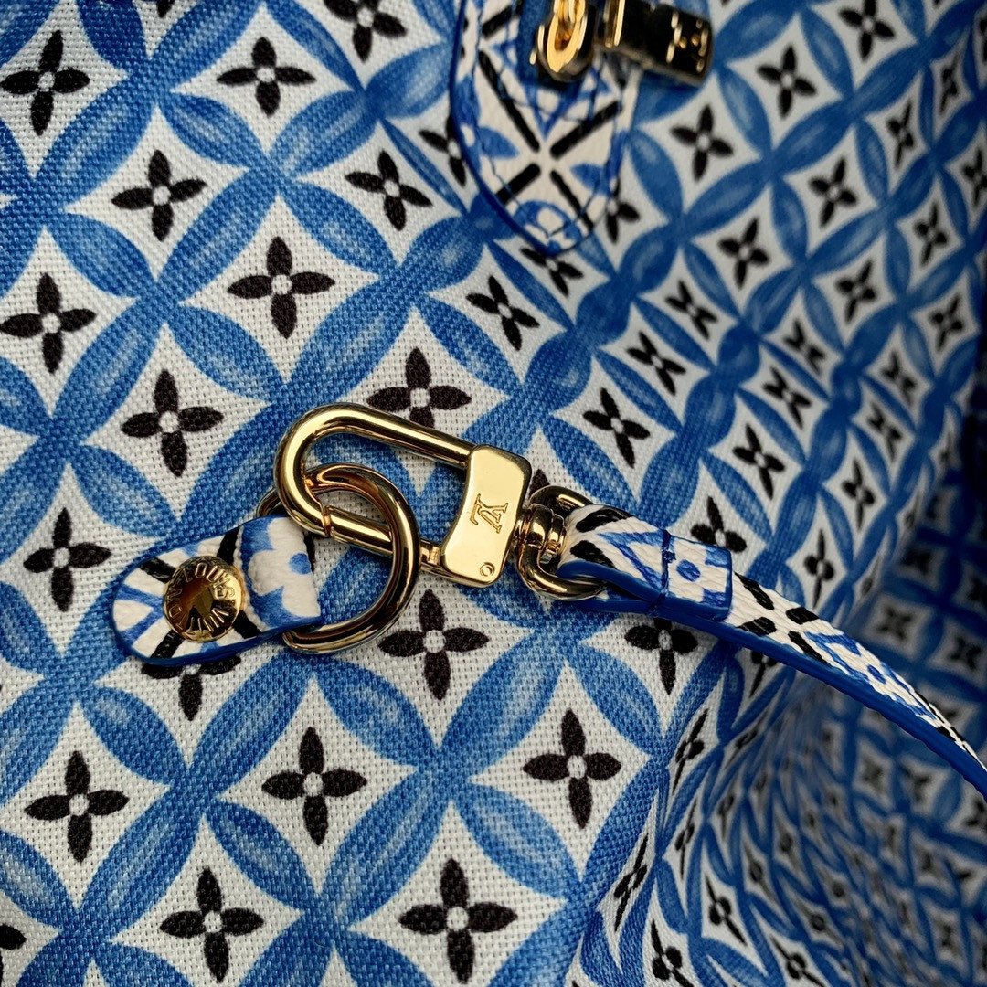Louis Vuitton Neverfull Bag