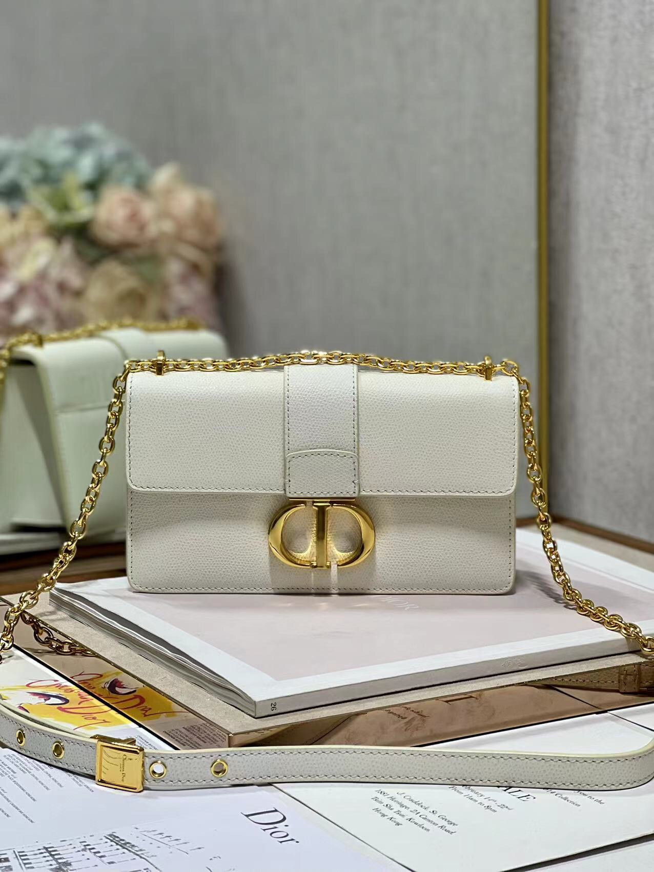30 Montaigne East-west Bag With Chain