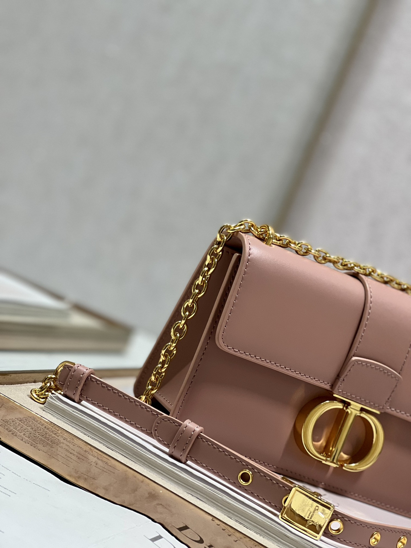 30 Montaigne East-west Bag With Chain