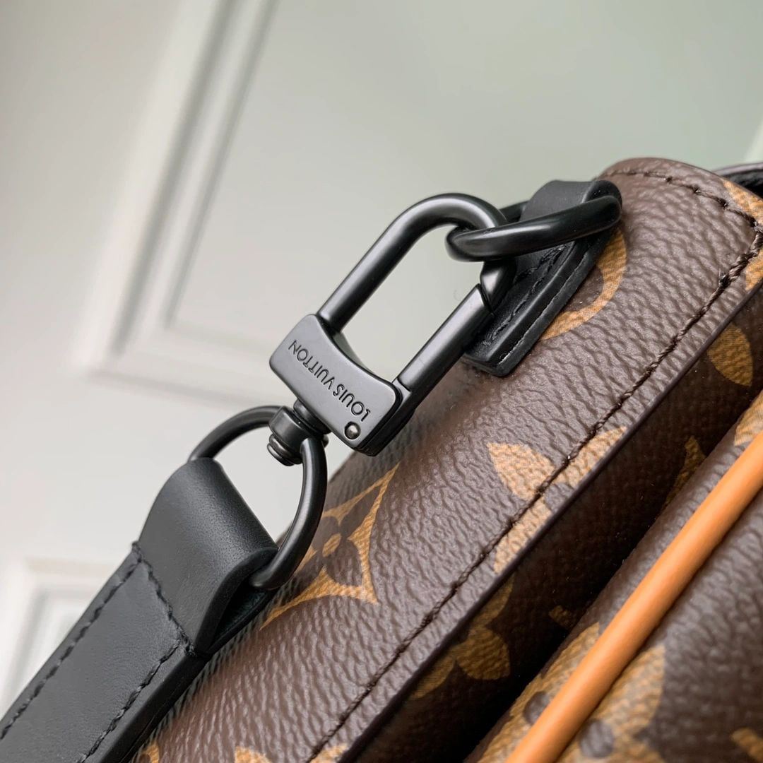 Louis Vuitton S-lock Bag