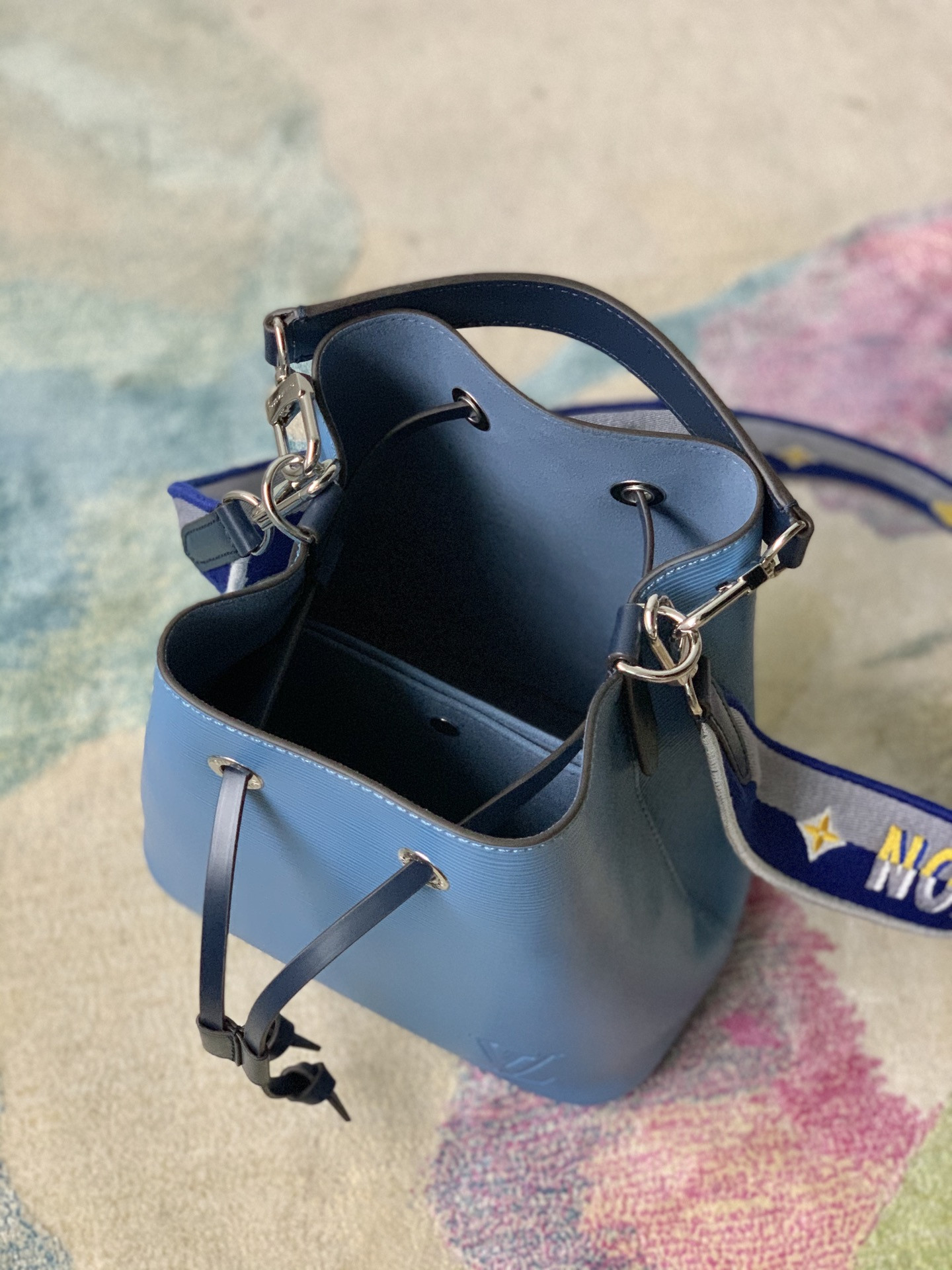 Louis Vuitton Néonoé Bag