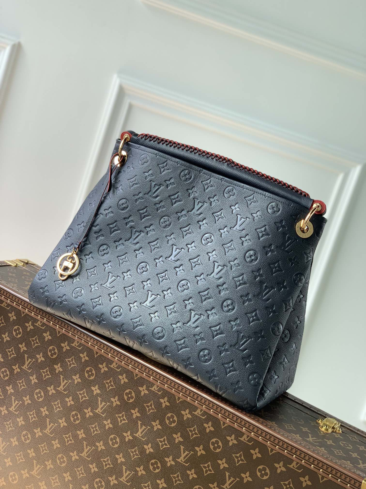 Louis Vuitton Artsy Bag
