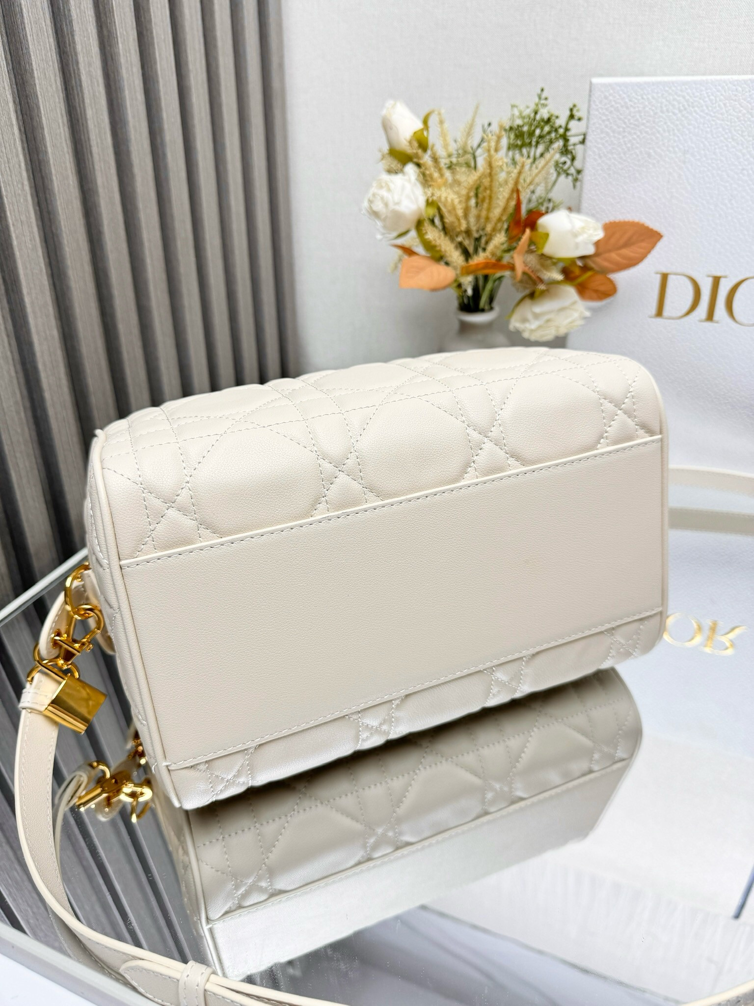 Dior Groove 25