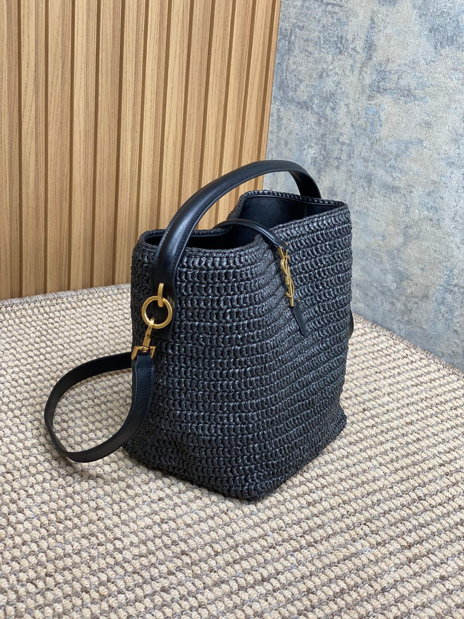 YSL Saint Laurent original leather YSL bucket bag, raffia and vegetable tanned stitching, with adjustable and detachable shoulder strap size 20x25x16cm Code: 742828
