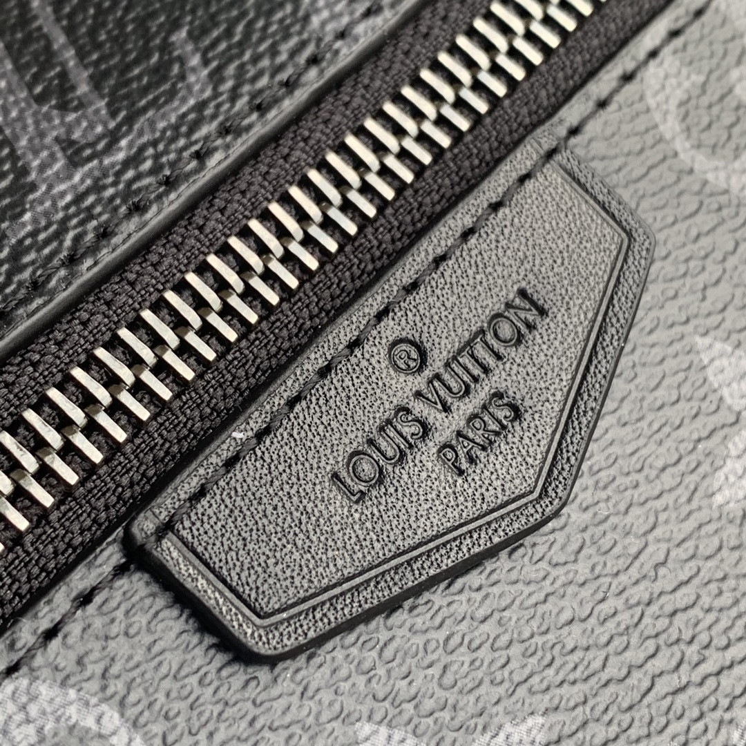 Louis Vuitton Pochette Voyage Bag